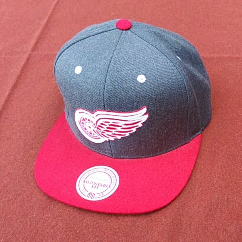 Mitchell & Ness Redwings snapback fan hat. NWD